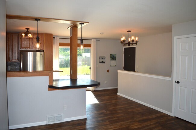 Foto del edificio - 2543 Chesapeake Dr