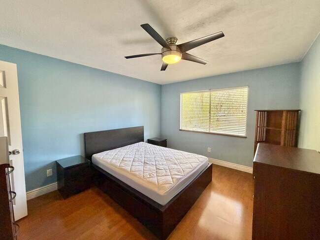 Building Photo - Charming 1/1 in Tumblin Creek - 3 miles from UF!