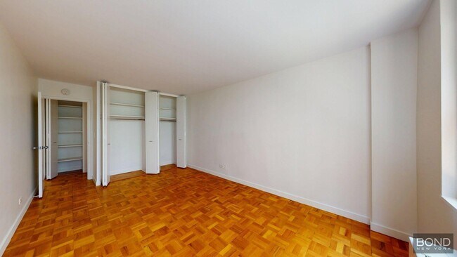 Foto del edificio - 333 E 49th St