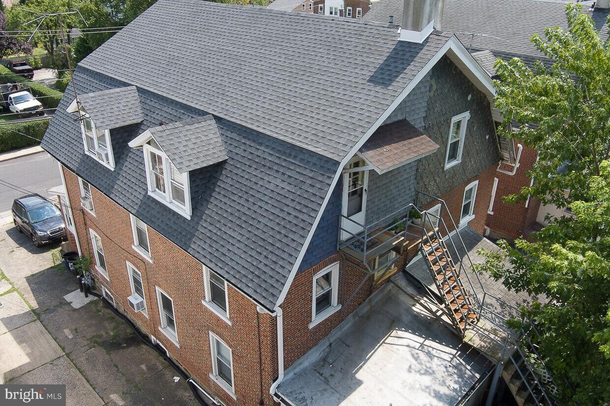 Primary Photo - 842 Penn St