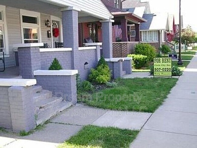 Foto del edificio - 2424 N Delaware St