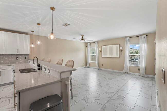 Foto del edificio - 717 N Rome Ave