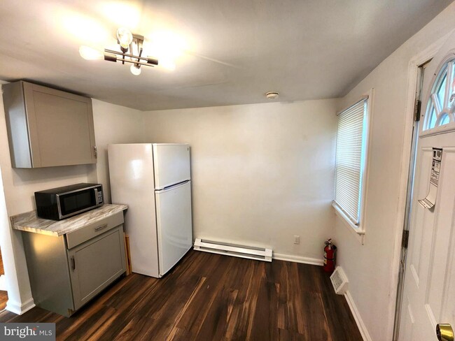 Building Photo - 132 Albemarle Ave
