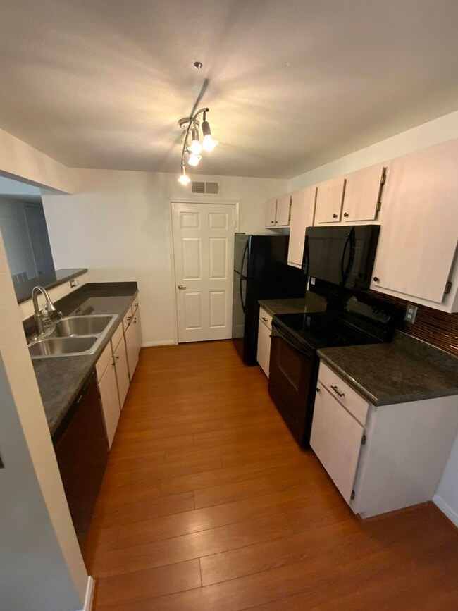 Building Photo - BLACK MTN AREA CLOSE TO FREEWAY! Large Henderson Condo in Big Horn Community