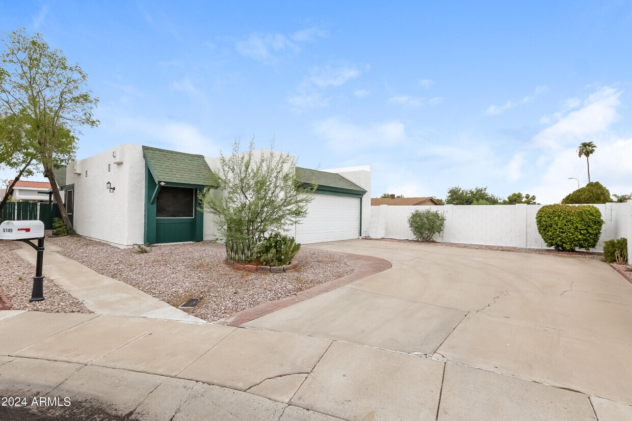 Primary Photo - 5145 W Hatcher Rd