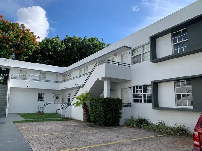 Foto del edificio - 551 NE 62nd St