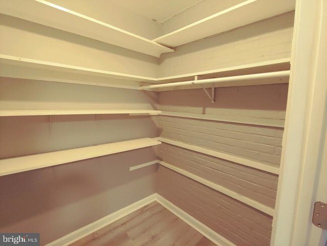 Foto del edificio - 24550 Mt Pleasant Rd