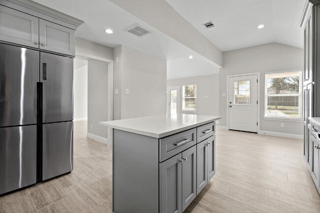 Foto del edificio - Fully Remodeled Country Home on Half an Ac...