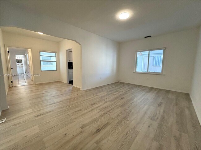 Foto del edificio - 48 NW 39th St