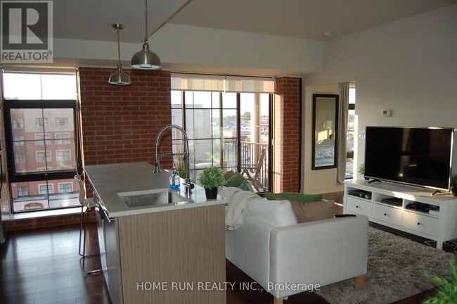 Building Photo - 555 Anand Private