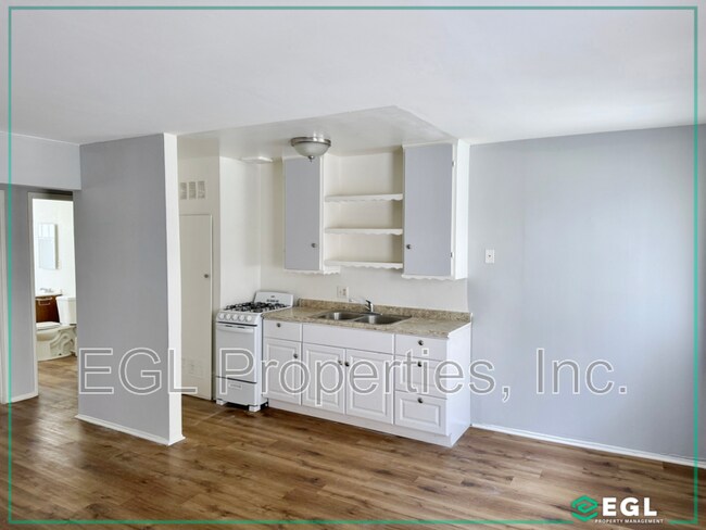 Building Photo - 3943 La Rica Ave
