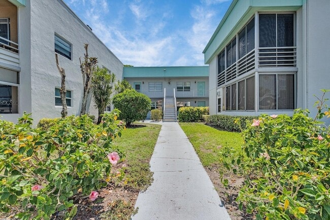 Building Photo - 392 Monaco Ct