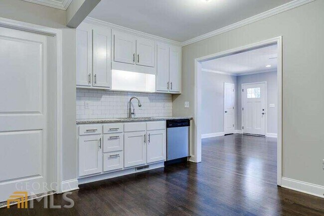 Foto del edificio - 124 Woodbine Cir SE