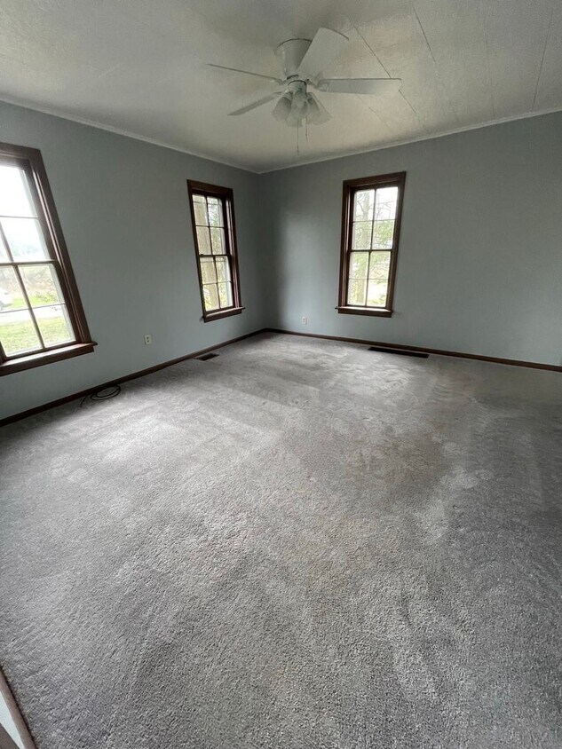 Foto principal - 4 br, 2 bath House - 700 Townhall Rd W