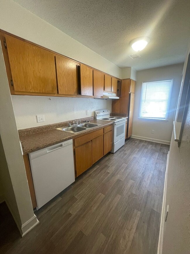 Foto del edificio - 2502 Avent Ferry Rd