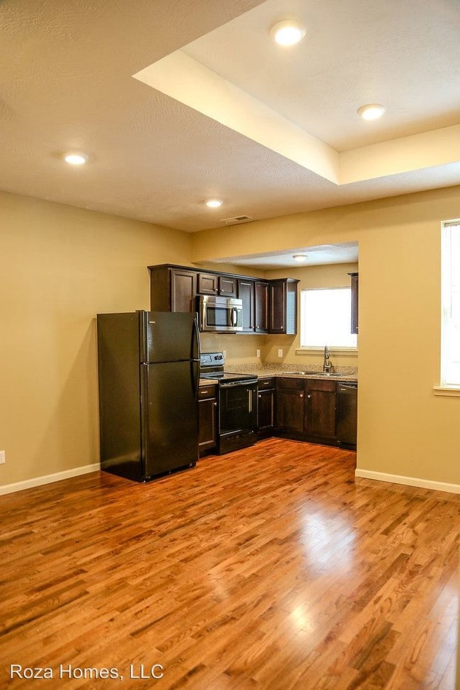 Building Photo - 459 S Main Ave