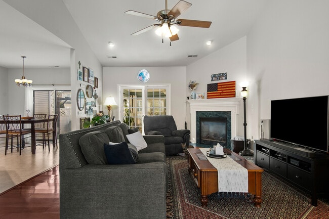 Building Photo - 49 Humphreys Dr