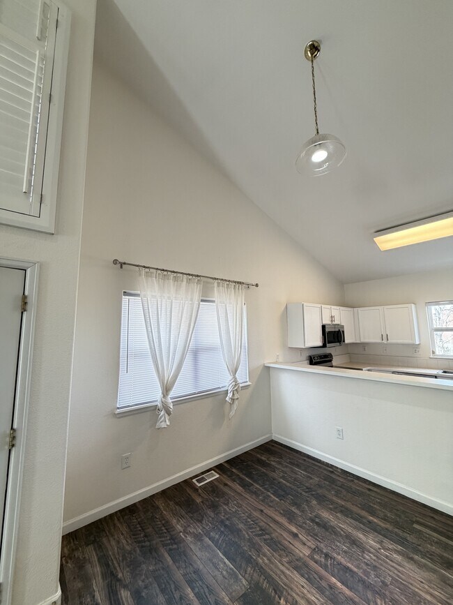 Foto del edificio - 15555 E 40th Ave