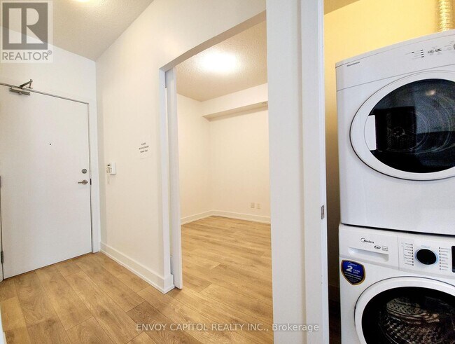 Photo du bâtiment - 128 Fairview Mall Dr