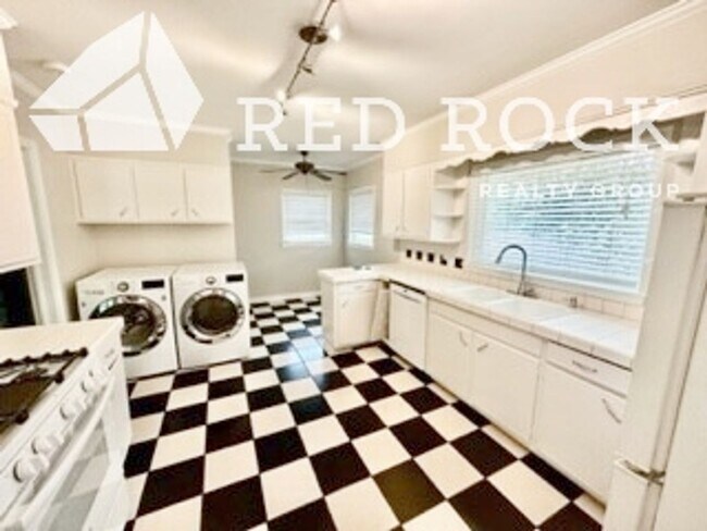 Foto del edificio - 705 56th St S