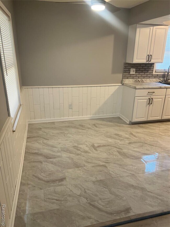 Foto del edificio - 18558 Woodland St