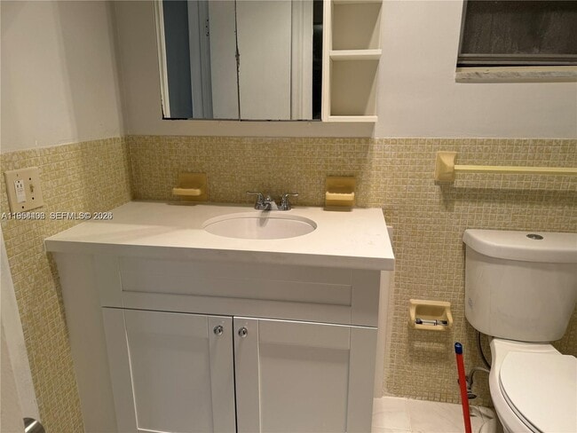 Foto del edificio - 2800 NE 203rd St