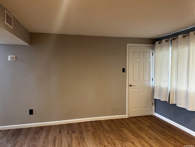 Building Photo - 511 Freeman Ave