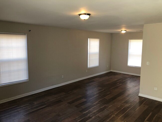 Foto del edificio - 1706 Riverside Ct NE