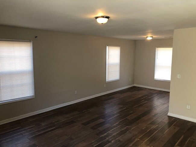 Building Photo - 1706 Riverside Ct NE