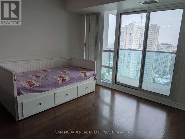 Photo du bâtiment - 208 Enfield Pl