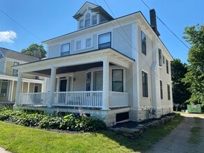 Building Photo - 826 Wealthy St SE