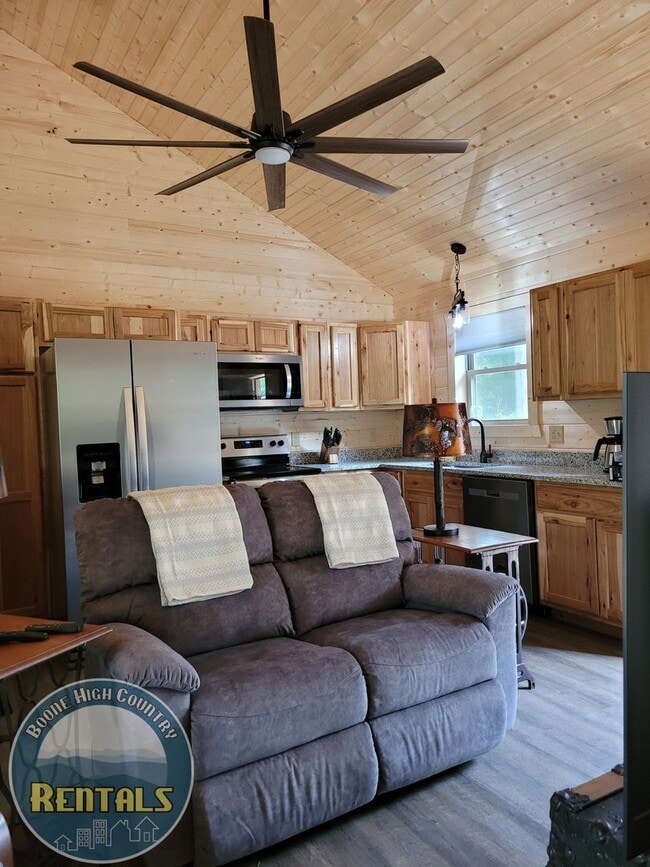 Building Photo - Two Bedroom Cabin in Tennessee