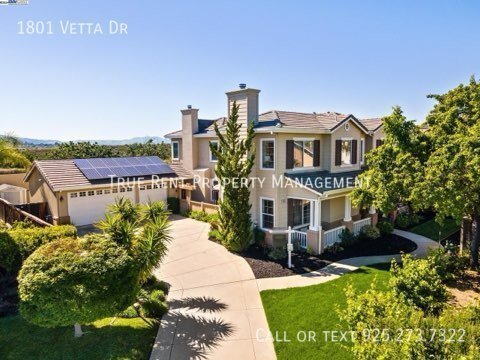 Foto principal - Gorgeous 4 Bedroom, 2.5 Bath in Highly Des...