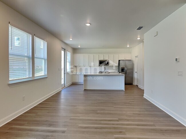 Building Photo - 935 Carnelian Ln