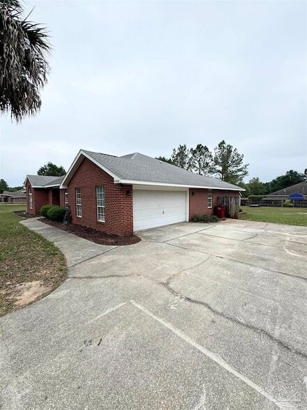 Building Photo - 9909 S Trace Rd