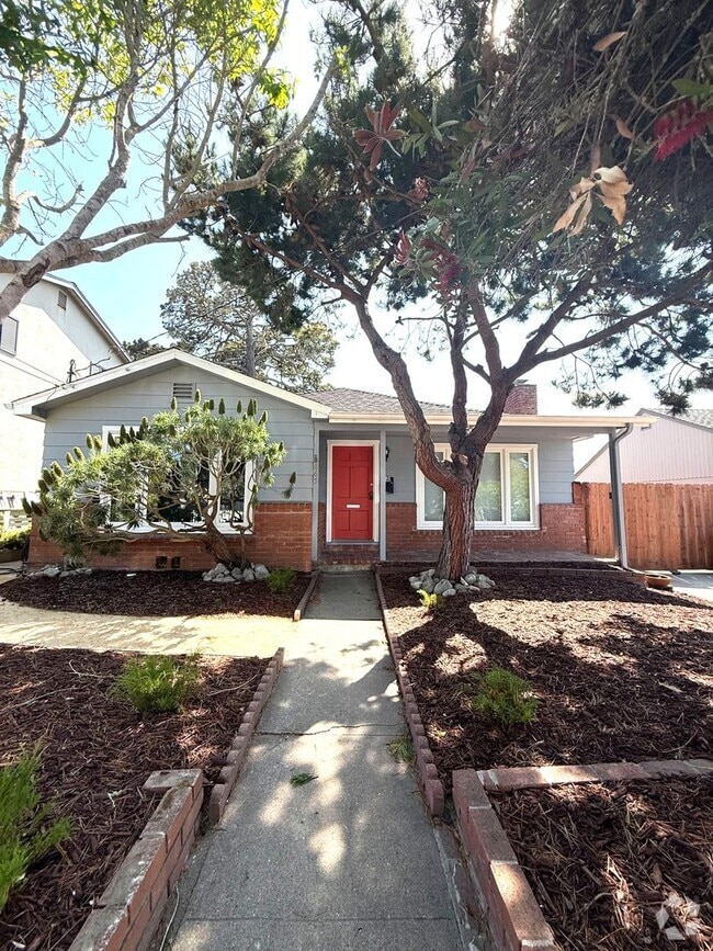 Building Photo - 865 Lily St
