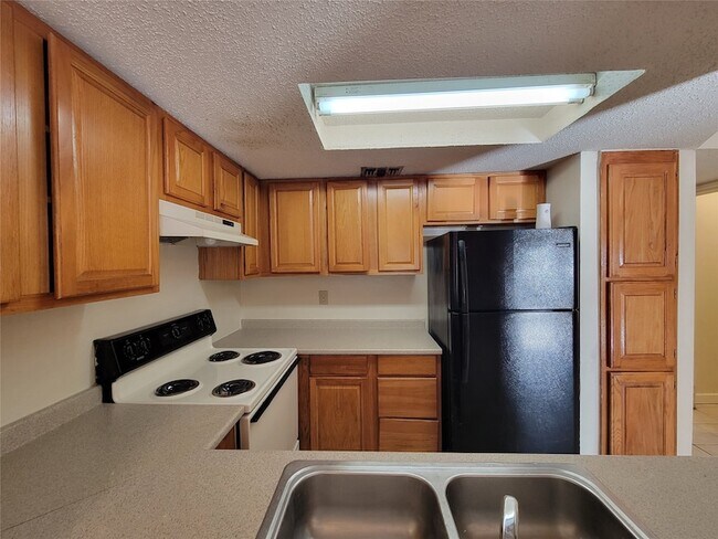 Photo - 1324 Bluffview Drive Unit B Apartment