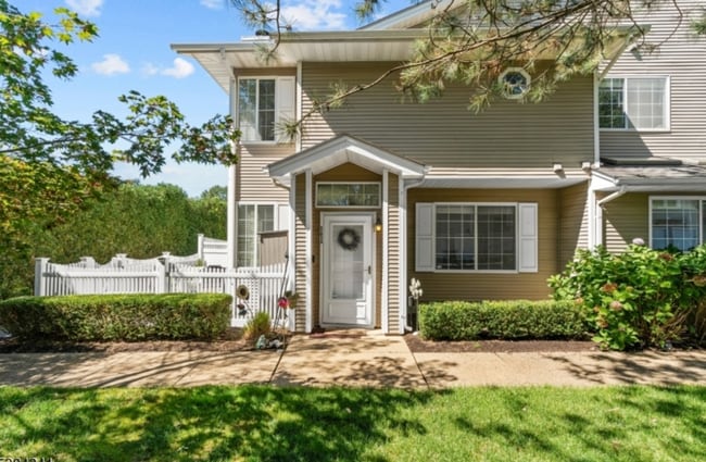 Building Photo - 11 Bentley Ct