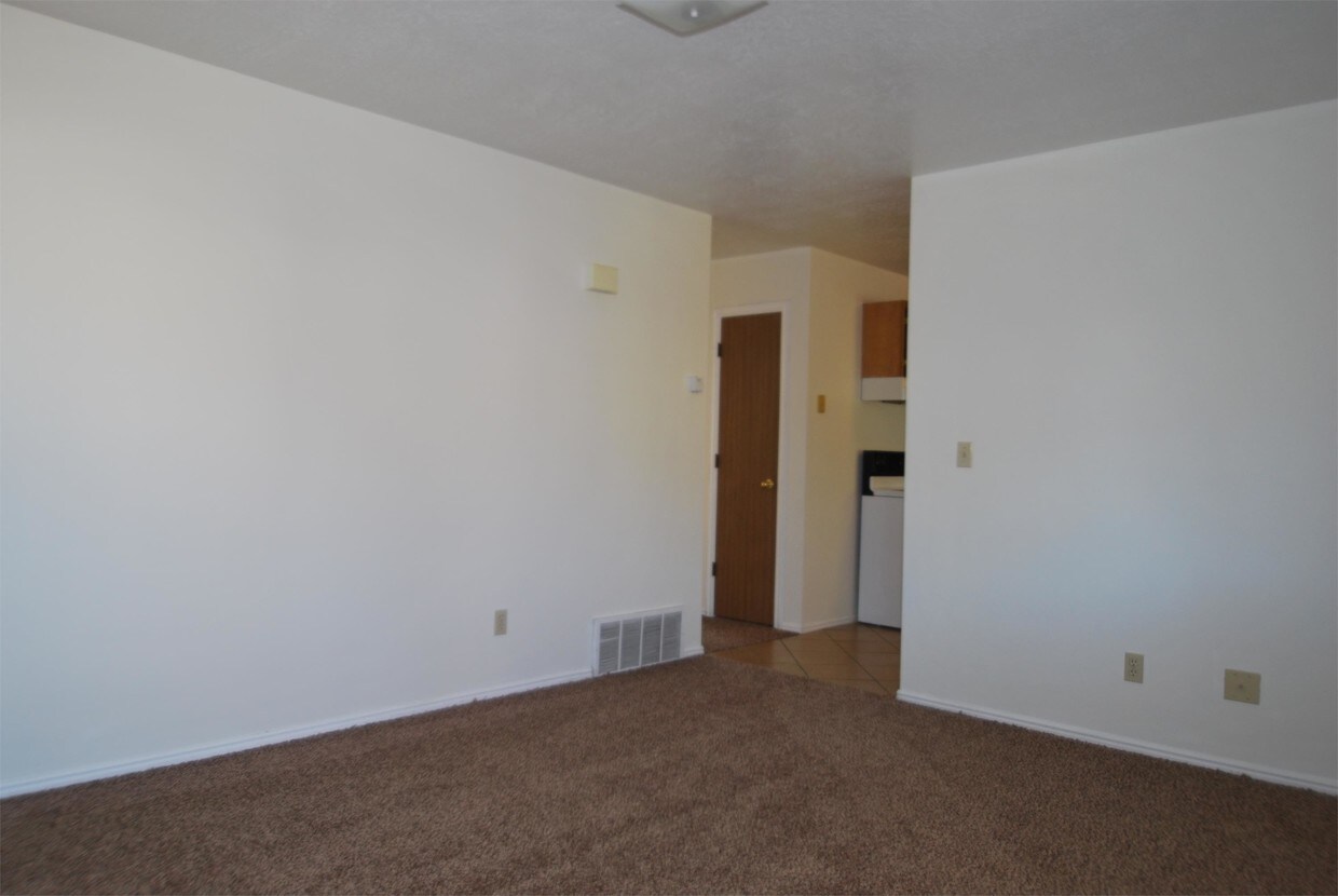 Primary Photo - 162 W 1140 N
