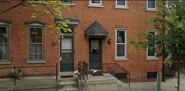 Building Photo - 237 E Walnut St