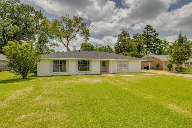 Building Photo - 2408 Katherine Dr