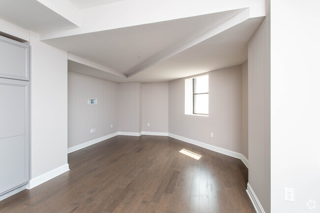 1BR, 1BA - 960 SF - Tower No. 96 - LeVeque