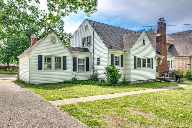 Foto del edificio - 712 Cantrell Ave