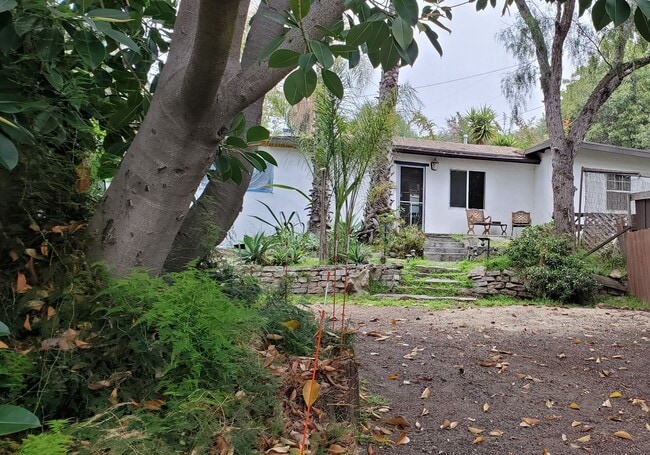 Front of house as seen from circular driveway - 962 Osborne St