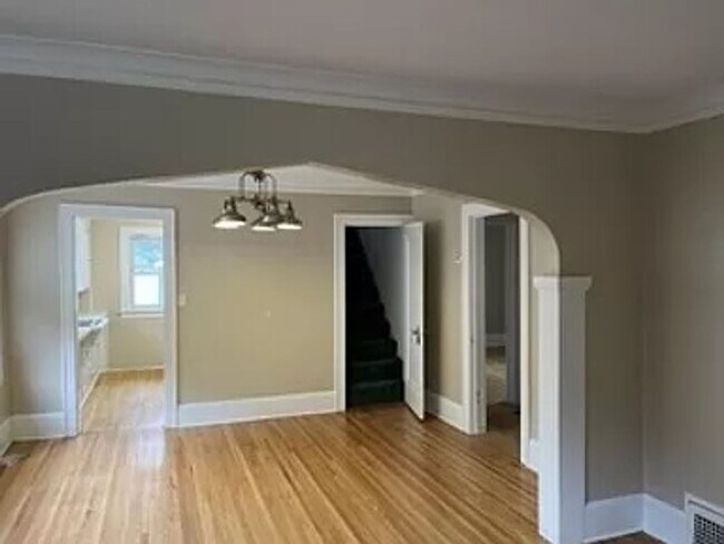 Foto del edificio - Avail NOW! Pet friendly Charming 3 Bedroom Bungalow Aval Now!