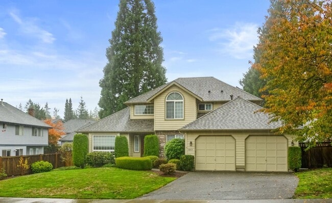 Lovely 3 Bedroom + Bonus Room with Spaciou... - Lovely 3 Bedroom + Bonus Room with Spaciou... House