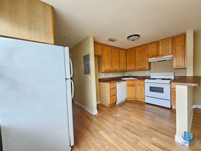 Building Photo - AMAZING DEAL on 1 Bed | 1 Bath apartment a...