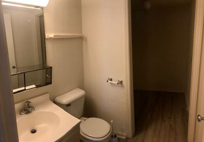 Foto del edificio - 7950 Shady Oak Trail