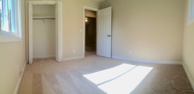 Foto del edificio - 987 Helen Ave