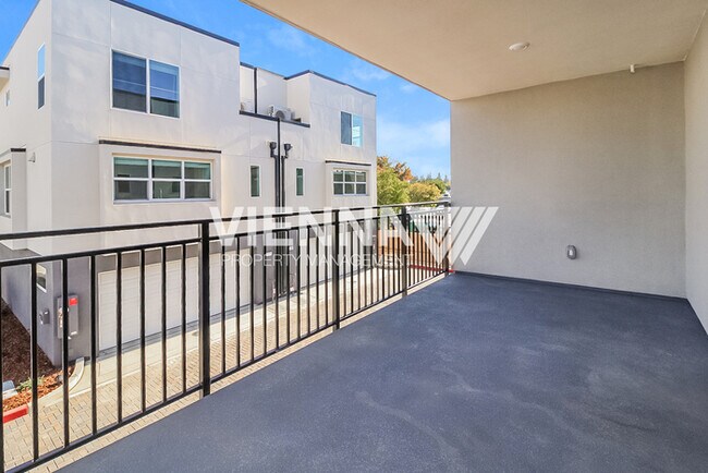 Foto del edificio - 7992 Quiet Knolls Dr